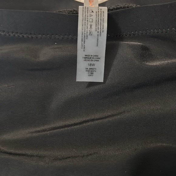 Women bathing suit bottom with skirt - Picture 2 of 9